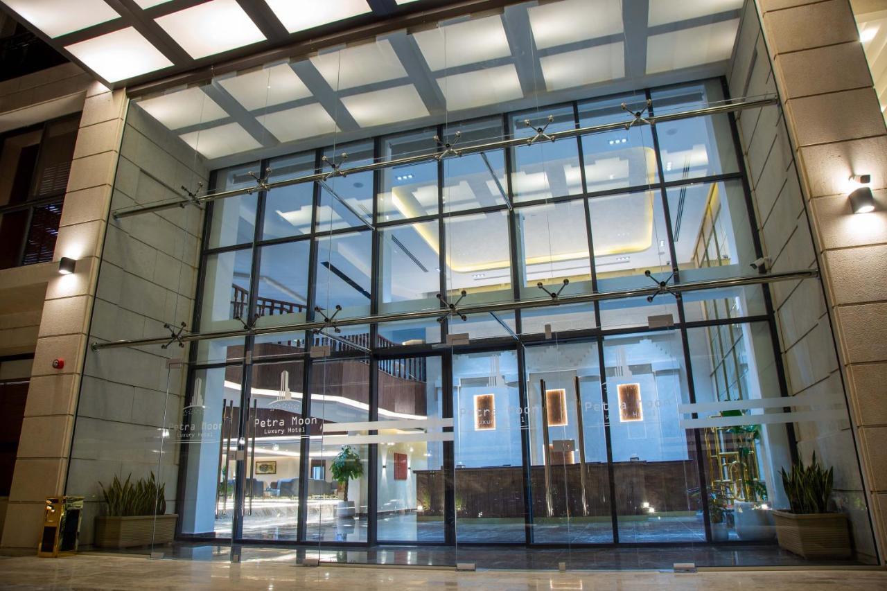 Petra Moon Luxury Hotel Wadi Musa Exterior photo The lobby of the hotel