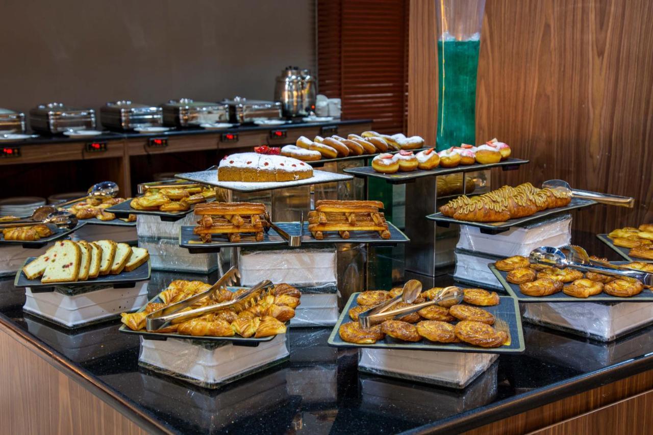 Petra Moon Luxury Hotel Wadi Musa Exterior photo A dessert buffet