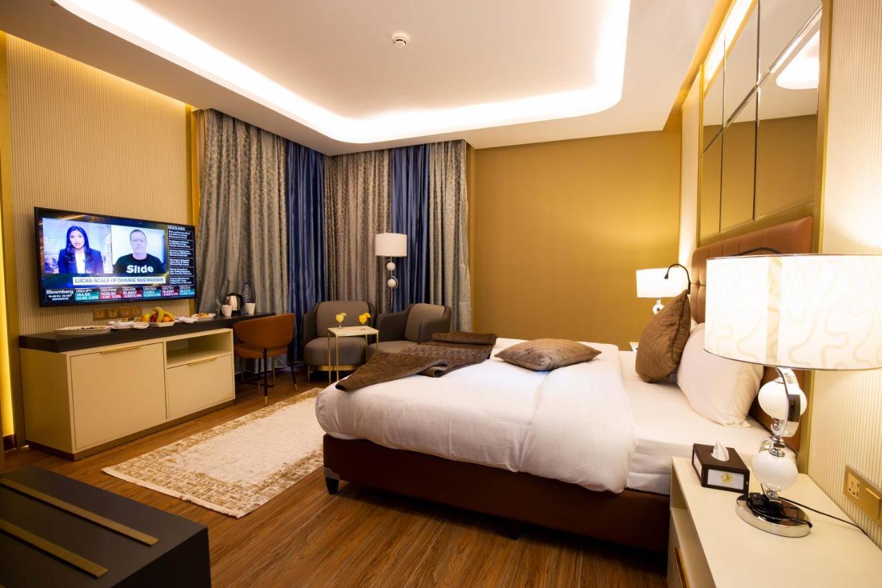 Petra Moon Luxury Hotel Wadi Musa Exterior photo Deluxe Suite