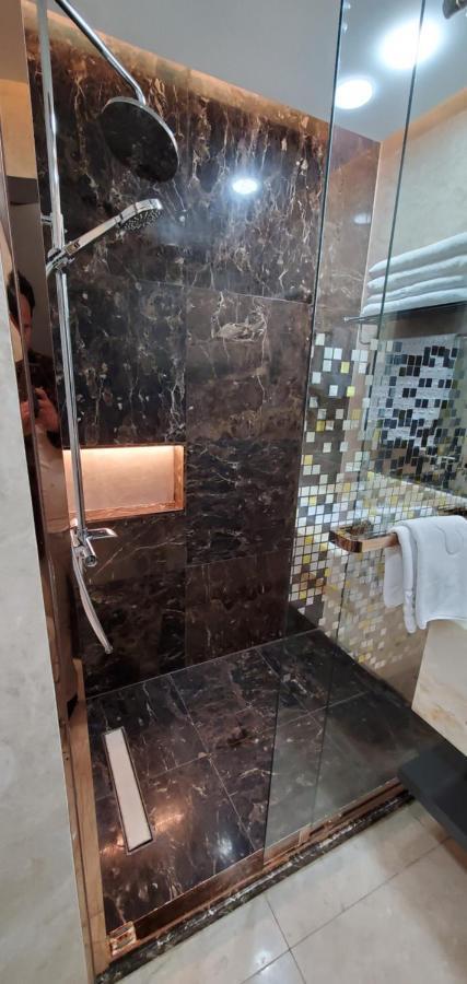 Petra Moon Luxury Hotel Wadi Musa Exterior photo A shower with a handheld shower head