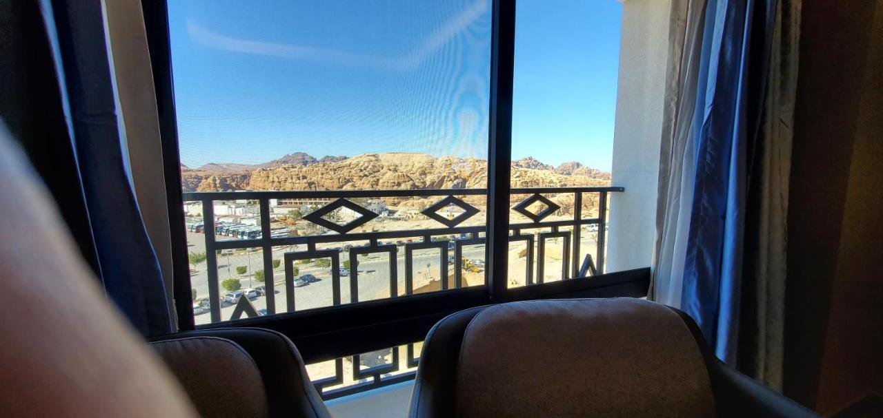 Petra Moon Luxury Hotel Wadi Musa Exterior photo View of the desert from a hotel in Al-Madinah