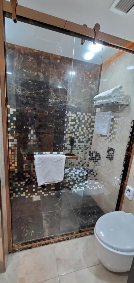 Petra Moon Luxury Hotel Wadi Musa Exterior photo A shower door