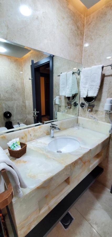 Petra Moon Luxury Hotel Wadi Musa Exterior photo Bathroom