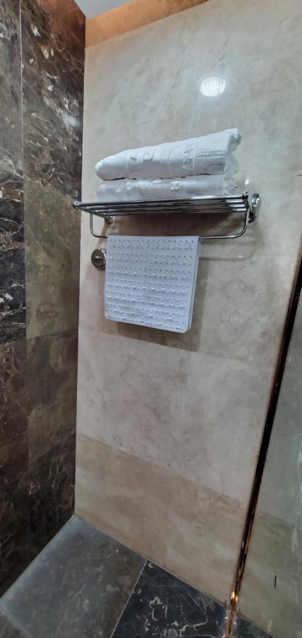 Petra Moon Luxury Hotel Wadi Musa Exterior photo A shower mat